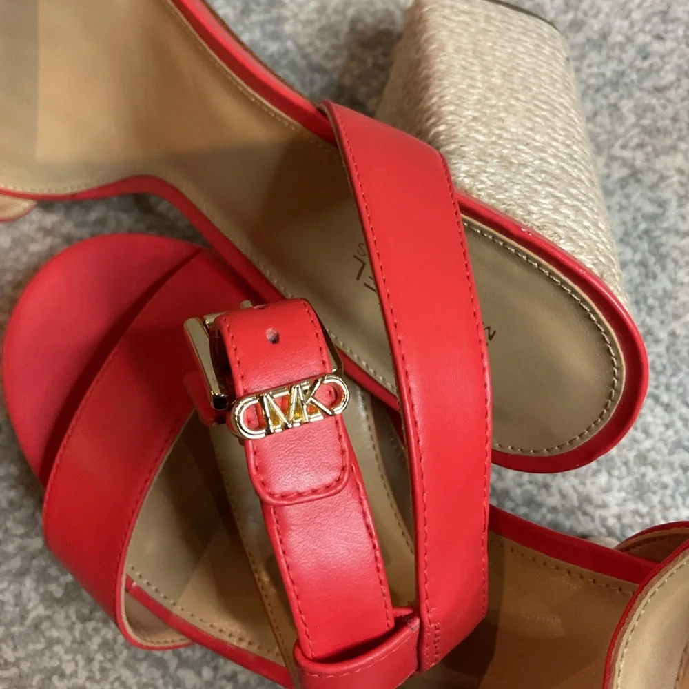 Michael Kors Ashton Spiced Coral Leather Platform Sandals (NIB)